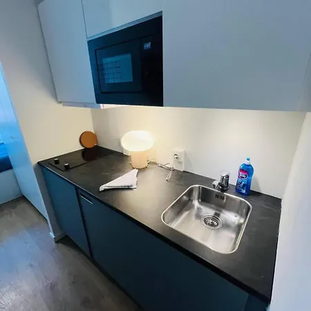 Double Bed And Kitchen 2 Lejlighed