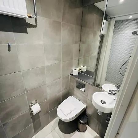 Double Bed And Kitchen 2 公寓 *