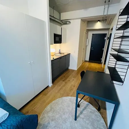 Lejlighed Double Bed And Kitchen 2